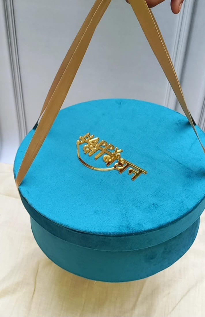 ๐ Personalised Pamper Hamper for Girls โ Luxe Suede Box with Hairbrush, Jewellery Box & Treats | Rakhi Return Gift