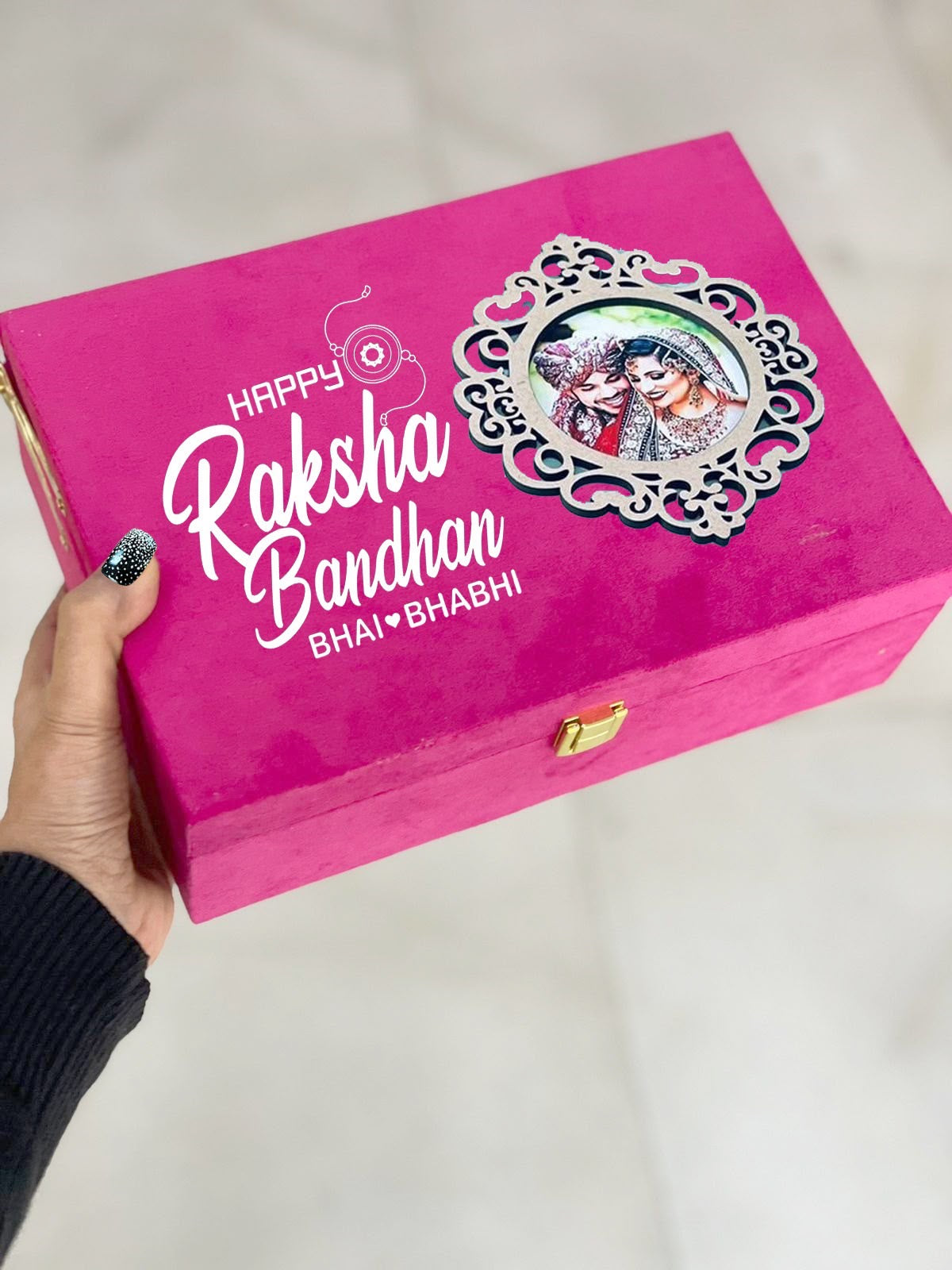 SHM- 015 Luxury Agate Stone Rakhi Lumba Gift Hamper | Velvet Trunk with Dry Fruits, Chocolates & Fridge Magnet | Raksha Bandhan 2026